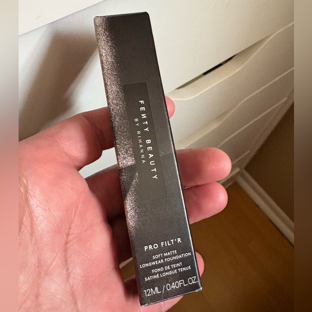 Fenty Beauty Pro Filt'r Soft Matte Foundation -In 140,Brand New Never Opened.